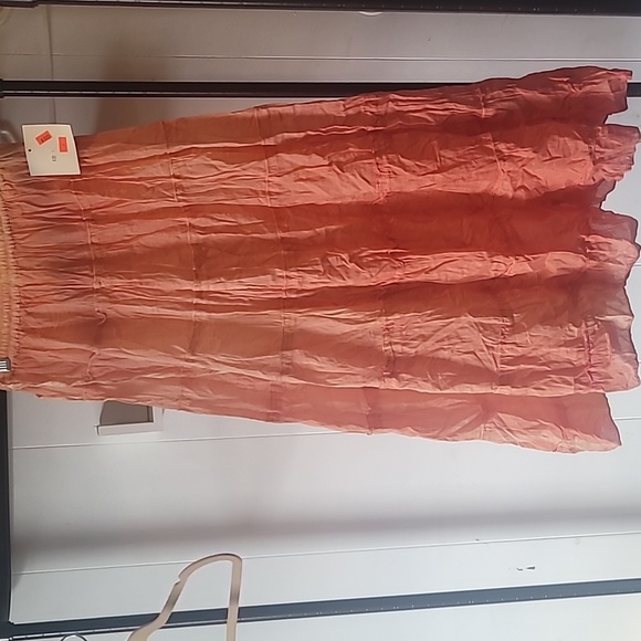 Peach Long Skit With Elastic Band - Picture 1 of 4